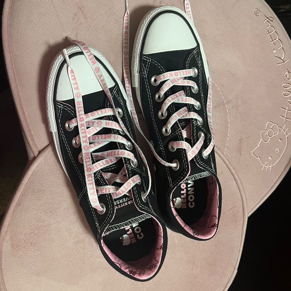 Hello kitty converse - Picture 2 of 4
